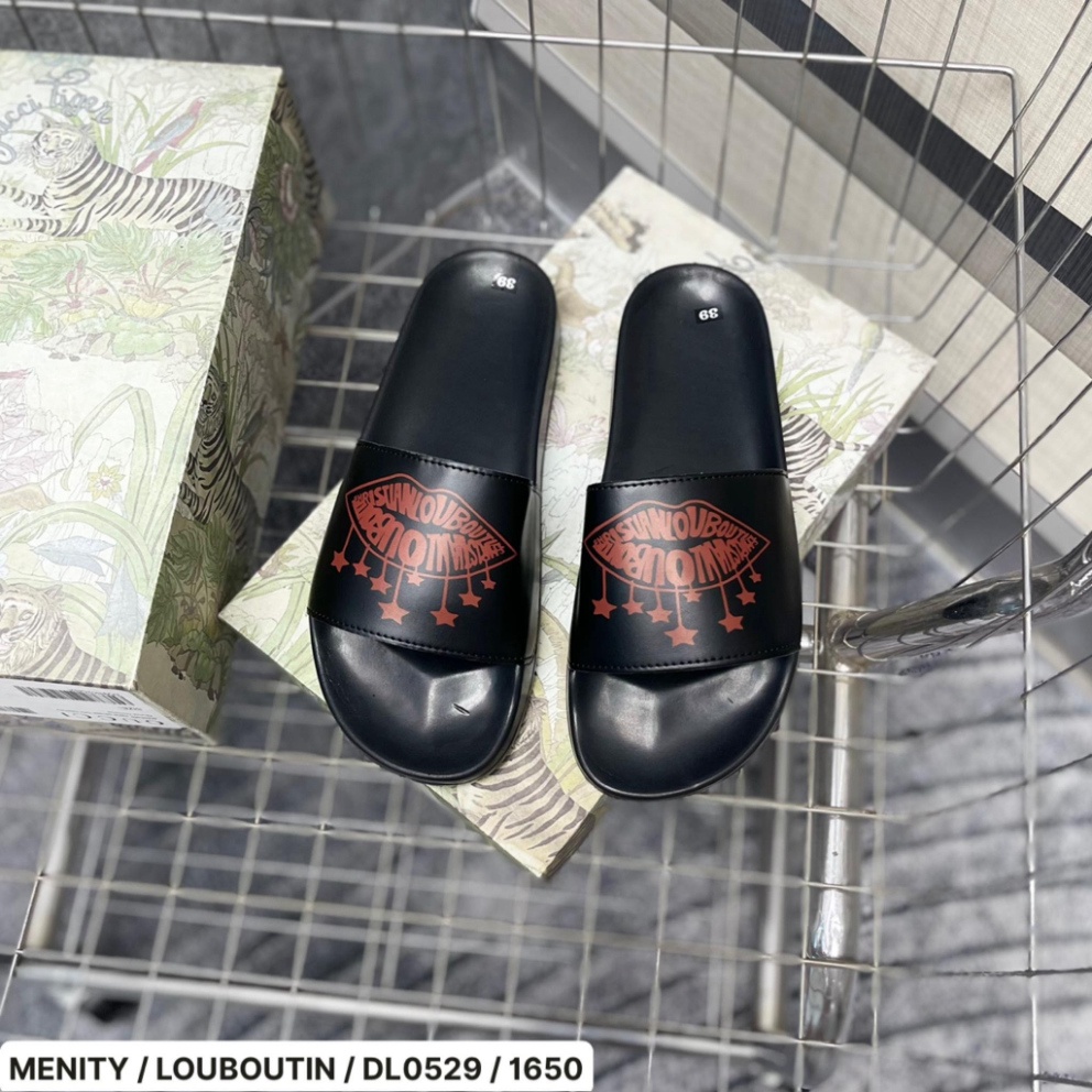 Dép Louboutin Môi đế đen quai trắng,trên quai in hình môi đỏ siêu nét cực chất đi cực êm Thời Trang Năng Động