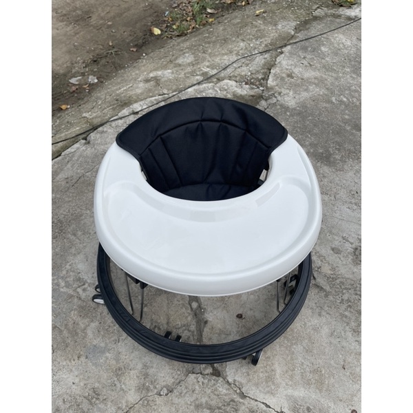 Xe tròn tập đi  cho bé có bàn ăn dặm gấp gọn nót mầu đen xám làm từ nhựa cao cấp