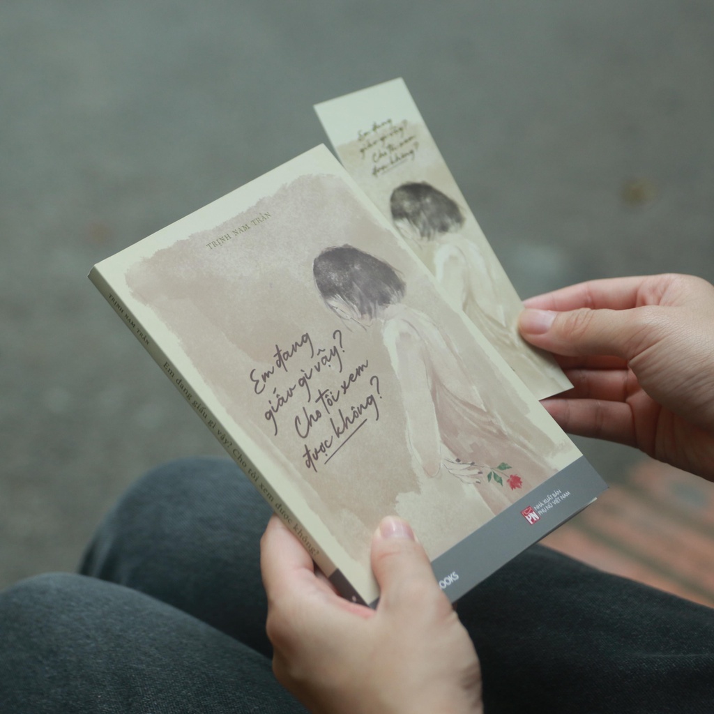 Sách  - Em Đang Giấu Gì Vậy? Cho Tôi Xem Được Không? - AZVietNam