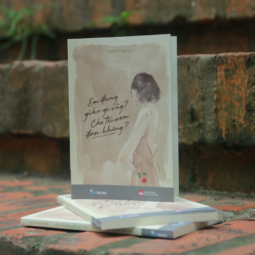 Sách  - Em Đang Giấu Gì Vậy? Cho Tôi Xem Được Không? - AZVietNam