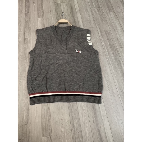 Áo Gile Thome thêu chú cún