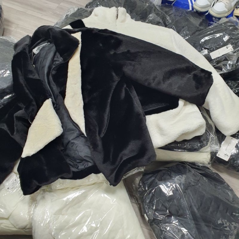 Áo khoác lông cổ cao họa tiết hình vảy phom rộng unisex/ Áo khoác mùa đông oversize 3 màu kiểu khóa kéo | BigBuy360 - bigbuy360.vn