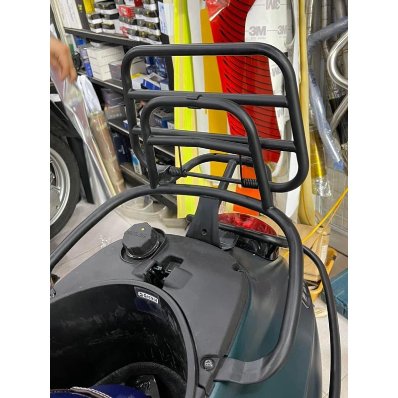 Baga tựa lưng Vespa