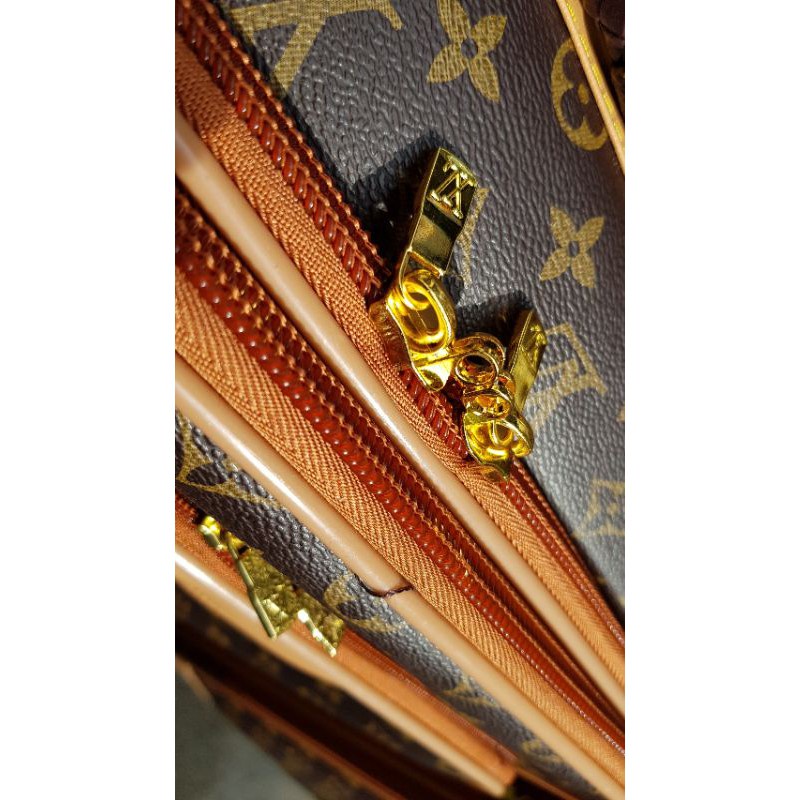 Sale   VALI KÉO LV HOA NÂU VÀ KẺ Ô SANG CHẢNH, VALI DA CAO CẤP ,vali LYDIA