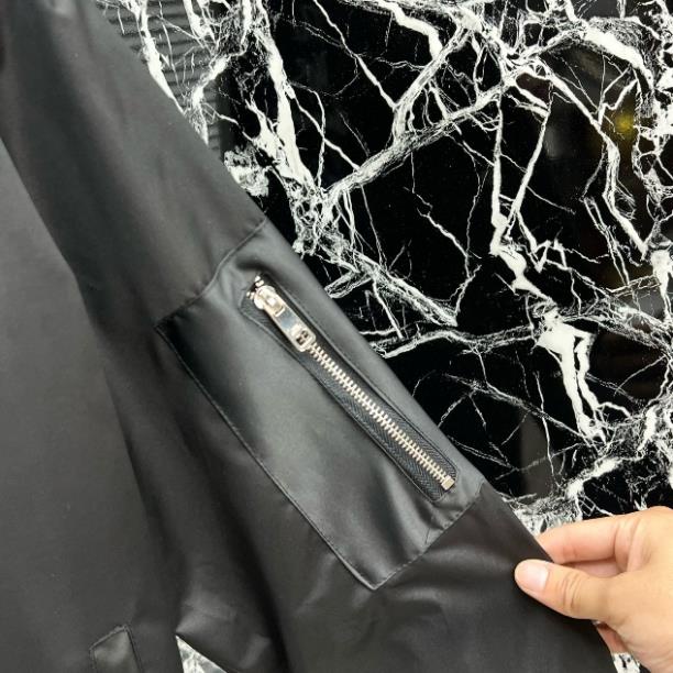 Áo Khoác bomber họa tiết tay khóa và cúc bấm hàng giá cao Siêu cấp
