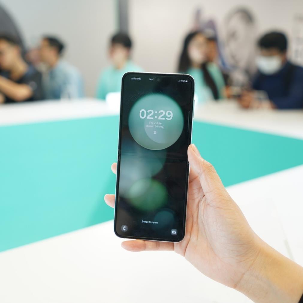 Điện Thoại Samsung Galaxy Z Flip 5 5G  - Hàng Chính Hãng Mới Nguyên Seal