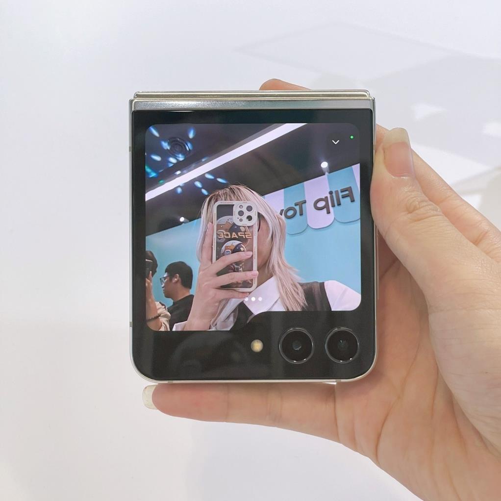 Điện Thoại Samsung Galaxy Z Flip 5 5G  - Hàng Chính Hãng Mới Nguyên Seal