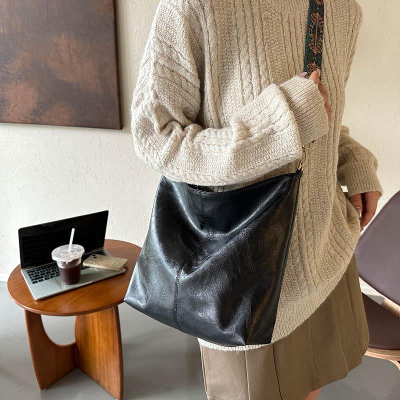 Túi Đeo Vai Sức Chứa Lớn Mẫu Mới 2023 Phong Cách Phương Tây Cổ Điển Thời Trang Mùa Hè 2023 Dành Cho Nữ