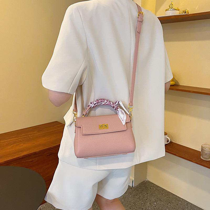 Túi Đeo Vai Phong Cách Mới Năm 2023 Dễ Phối Đồ Phong Cách Mới 2023