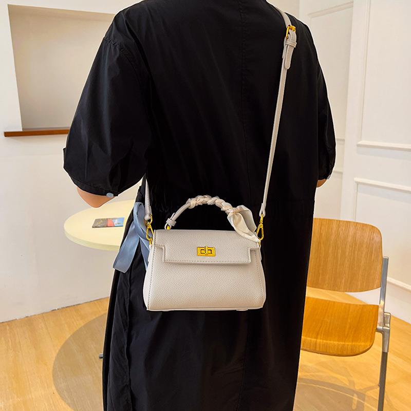 Túi Đeo Vai Phong Cách Mới Năm 2023 Dễ Phối Đồ Phong Cách Mới 2023