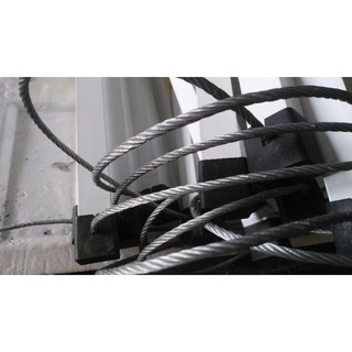 Thang dây thoát hiểm dài 10m.