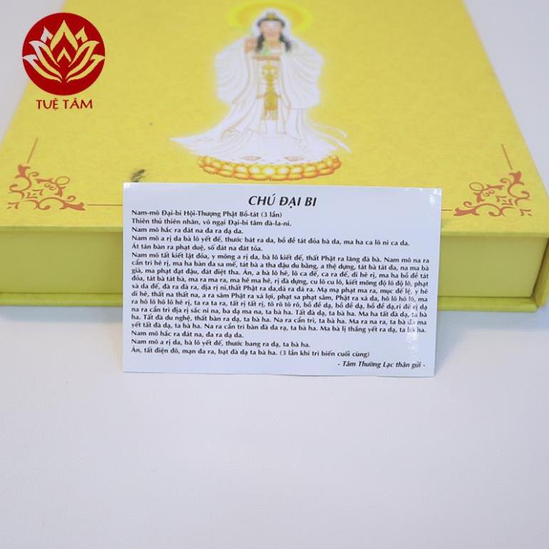 Ly nước uống và Miếng Dán Chú Đại Bi đã trì chú đem lại sự bình an và may mắn