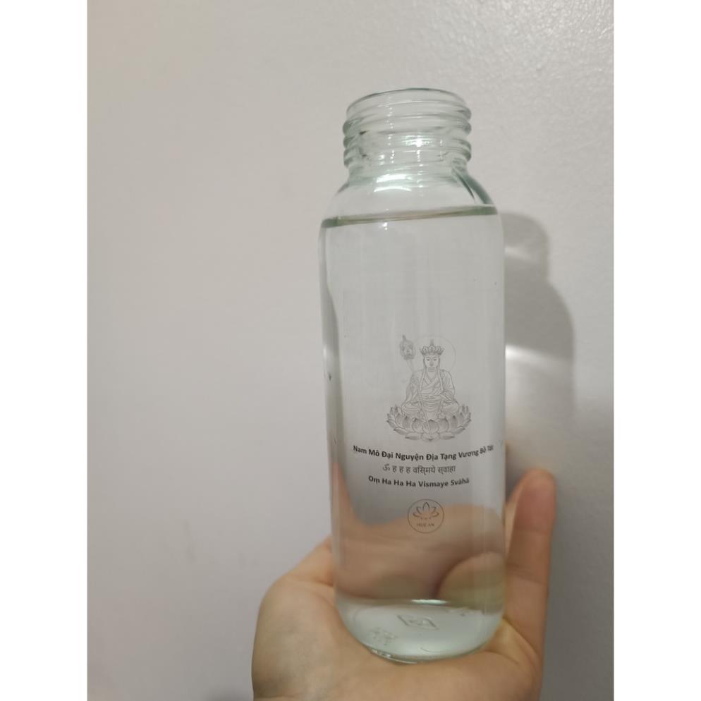 Ly nước uống và Miếng Dán Chú Đại Bi đã trì chú đem lại sự bình an và may mắn