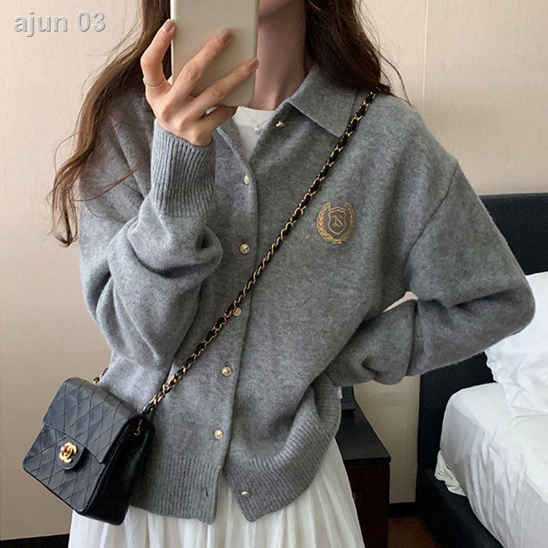Áo khoác len có cổ POLO thêu màu xám dành cho nữ trong mùa thu đông phong cách retro lười biếng mặc bên ngoài áo len dệt