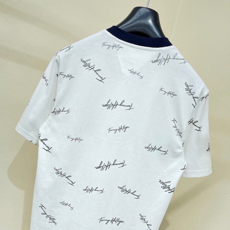 Áo thun Tommy_Hilfiger nam nữ in vạch sọc đen trắng đỏ chữ kí quanh áo. Áo Thun Unisex Form Rộng Siêu Hot nhất hiện nay