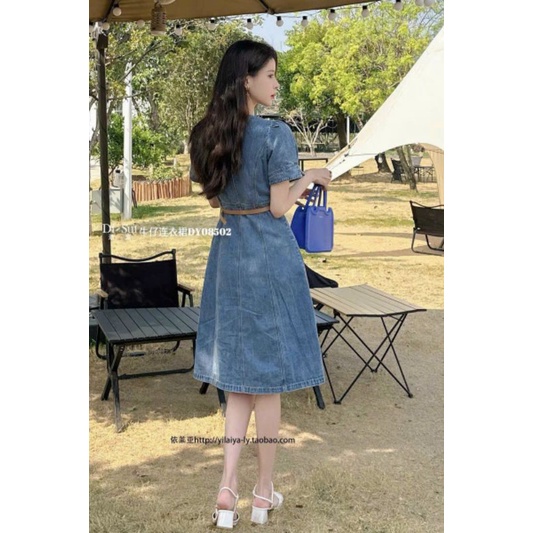 Hàng nhập - Đầm jean dáng xòe cổ V tay ngắn trẻ trung, váy bò Quảng Châu phối túi hình giọt nước