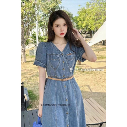 Hàng nhập - Đầm jean dáng xòe cổ V tay ngắn trẻ trung, váy bò Quảng Châu phối túi hình giọt nước