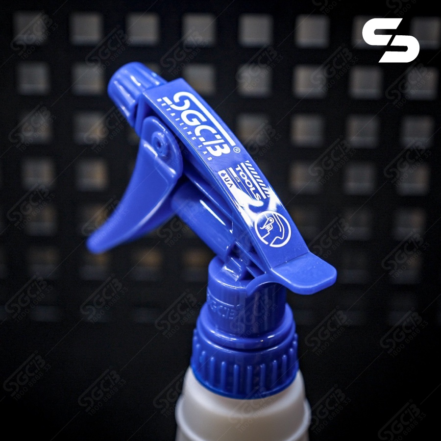 Bình Phun Dung Dịch Vệ Sinh Xe Ô Tô và Mô Tô SGCB Màu Xanh 800ML SGGD372