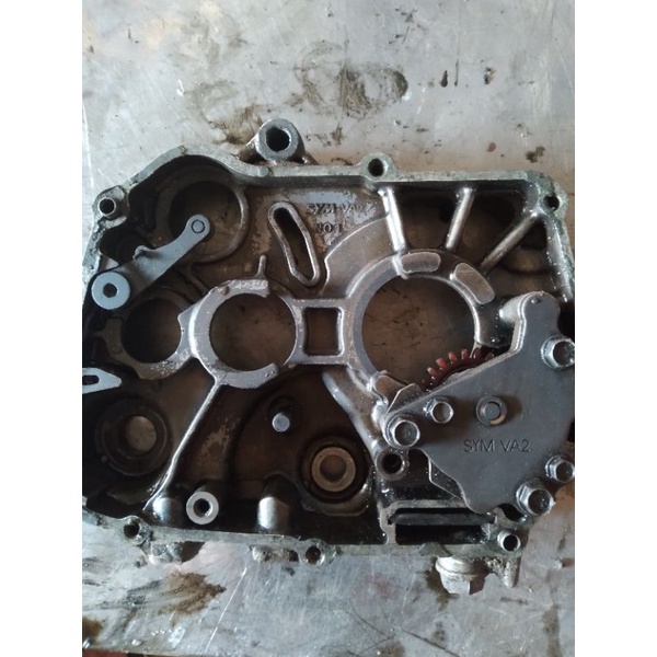 Vách giữa bơm nhớt rời  110cc hàng cũ zin tháo xe