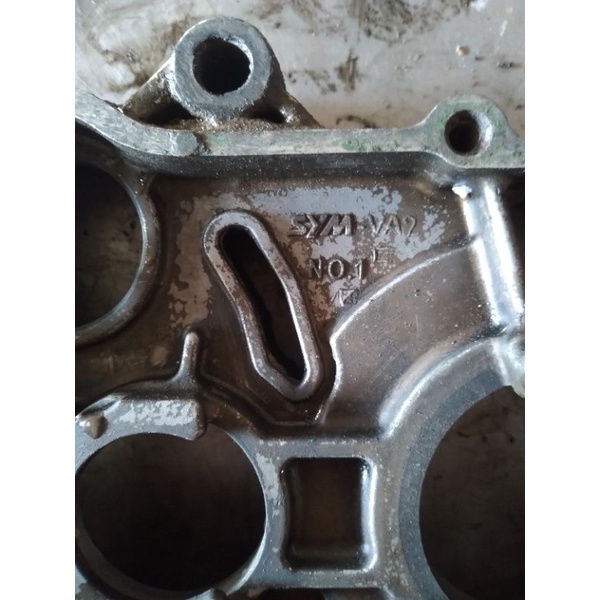 Vách giữa bơm nhớt rời  110cc hàng cũ zin tháo xe