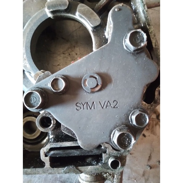 Vách giữa bơm nhớt rời  110cc hàng cũ zin tháo xe