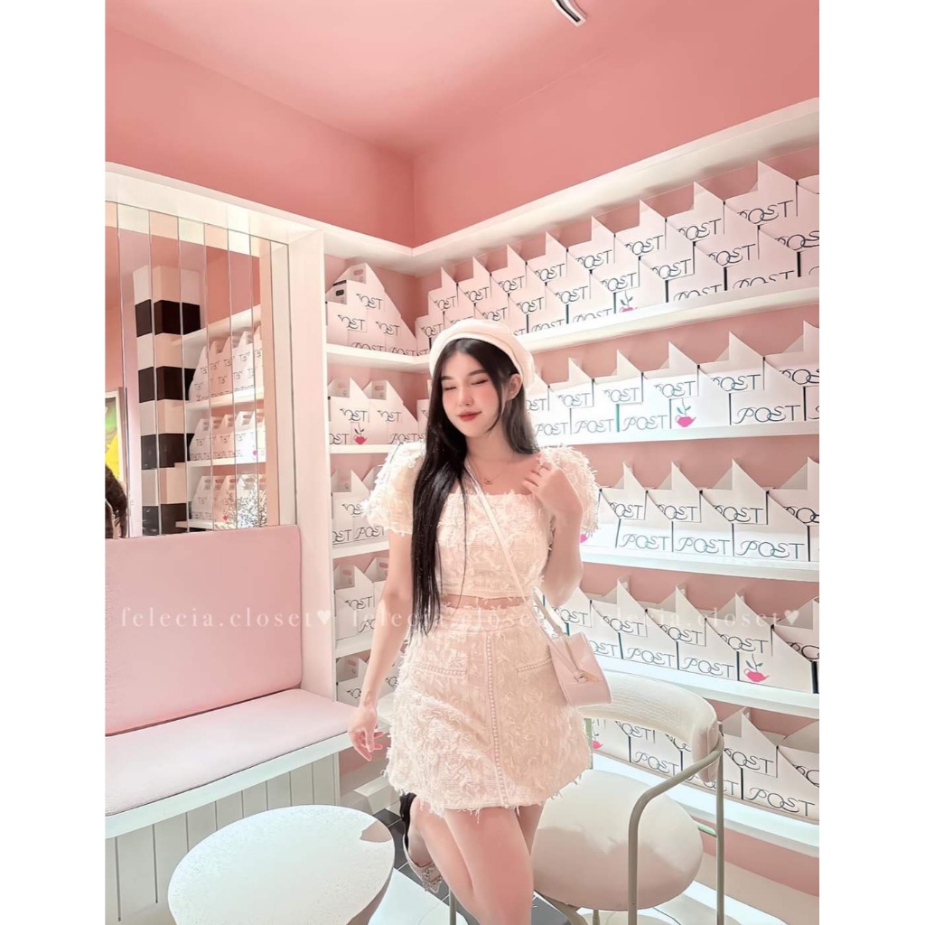 Set lông vũ: áo croptop tay phồng kem cổ vuông đánh bông xù + chân váy kem Rin Store - 192923
