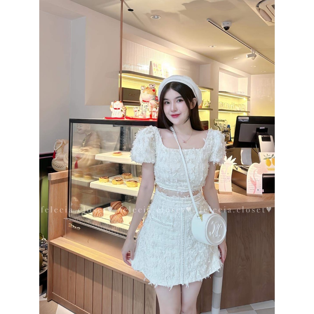 Set lông vũ: áo croptop tay phồng kem cổ vuông đánh bông xù + chân váy kem Rin Store - 192923