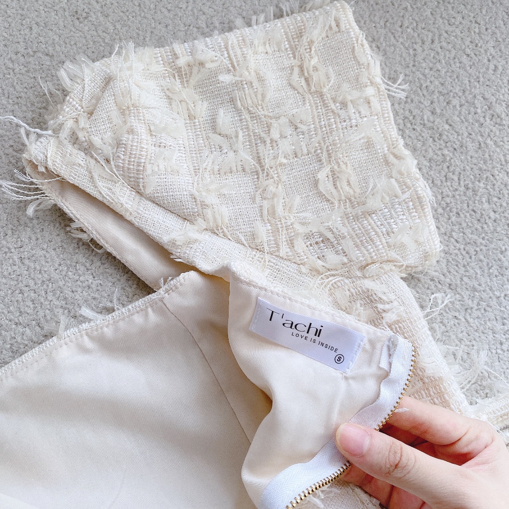 Set lông vũ: áo croptop tay phồng kem cổ vuông đánh bông xù + chân váy kem Rin Store - 192923