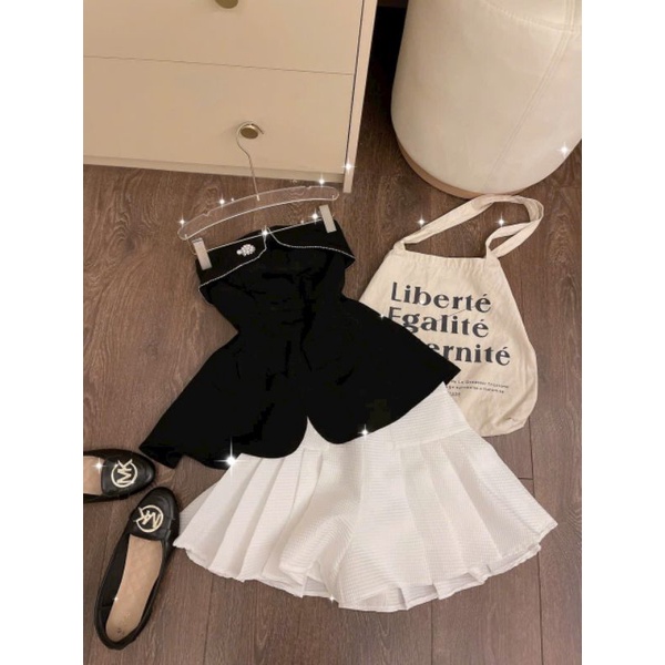 SET ÁO ĐEN PHỐI REN HOA TRỄ VAI + CHÂN VÁY