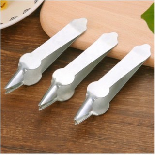 .Dụng cụ gắp mắt dứa, mắt thơm siêu nhanh