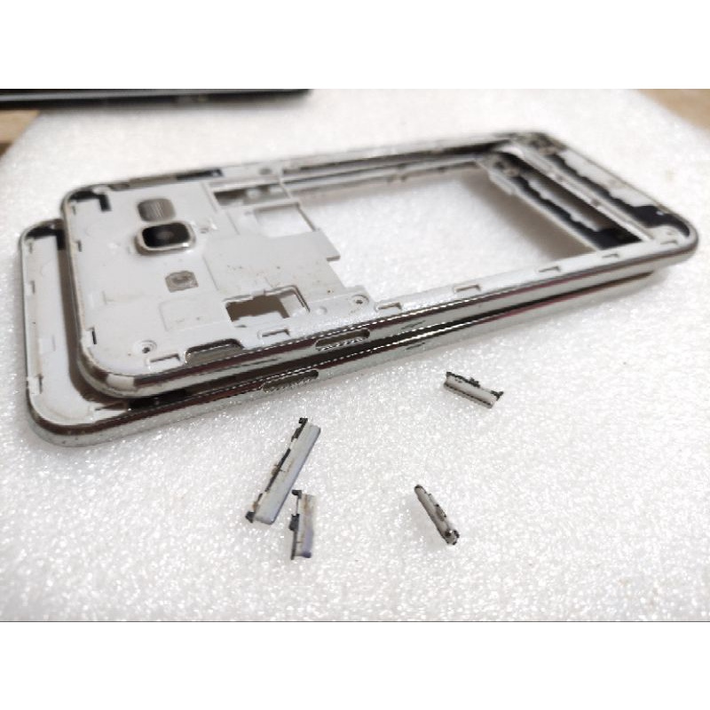Khung Sườn Samsung J700 Tháo Máy Đã Qua Sử Dụng