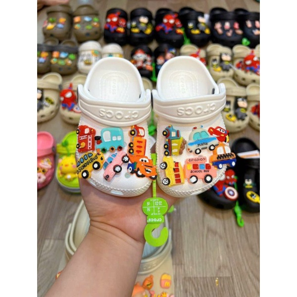 Dép sục Crocs hàng chính hãng C4-J3 trở lên charm nhỏ