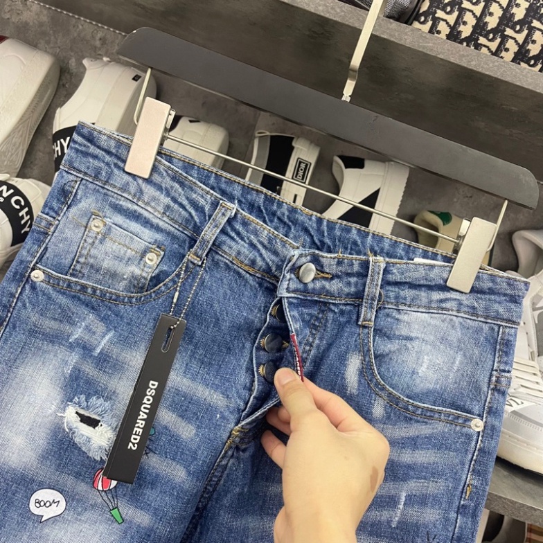Quần jean bò nam Dsq2 slimfit wash xann bạc in hoạ tiết sticker hoa sao chữ thêu lá phong túi sau QJ305P