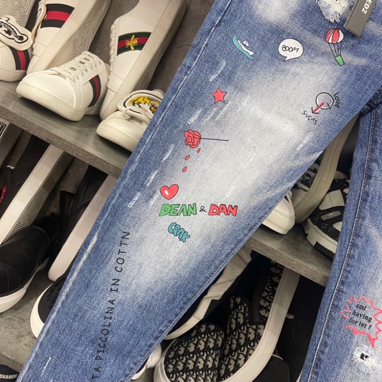 Quần jean bò nam Dsq2 slimfit wash xann bạc in hoạ tiết sticker hoa sao chữ thêu lá phong túi sau QJ305P