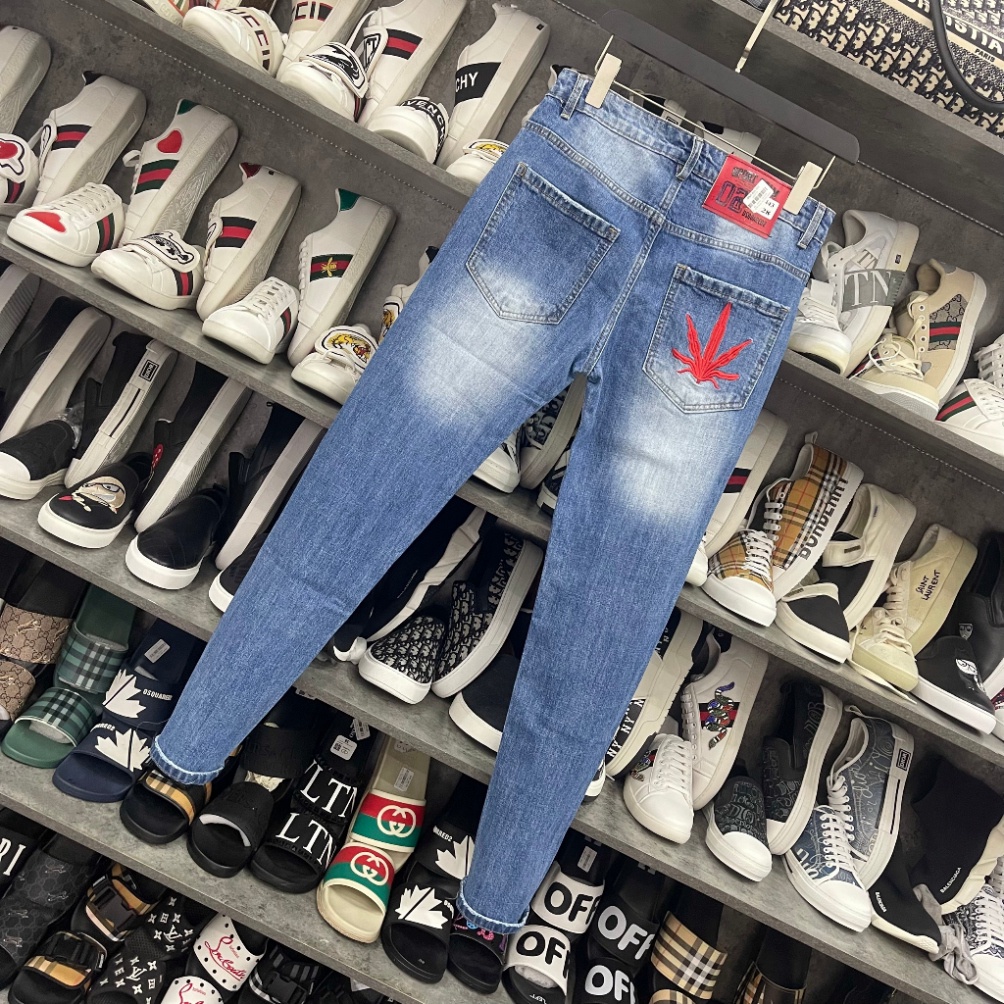 Quần jean bò nam Dsq2 slimfit wash xann bạc in hoạ tiết sticker hoa sao chữ thêu lá phong túi sau QJ305P