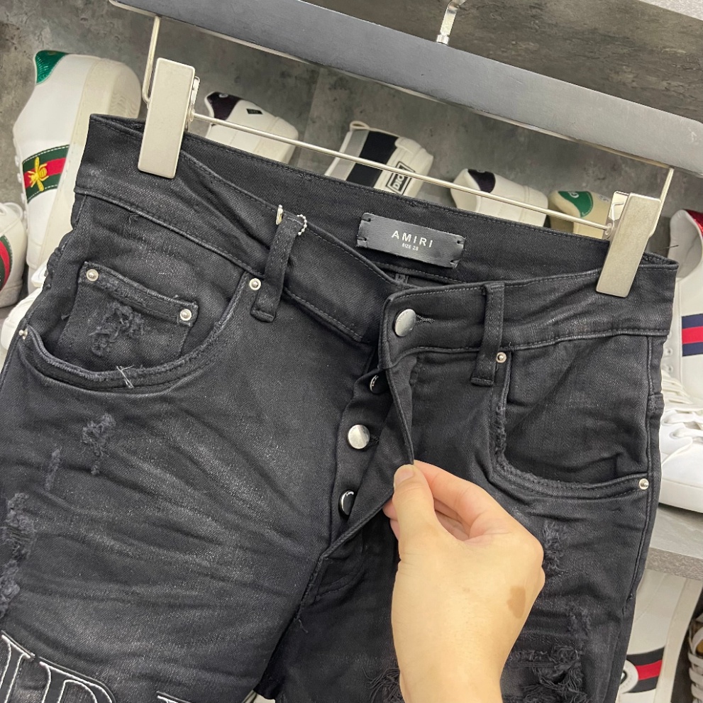 Quần jean skinny Amiri nam likeauth wash đen mài thêu chữ đùi phối rách xù vá da đen mix túi sau da JSC12P