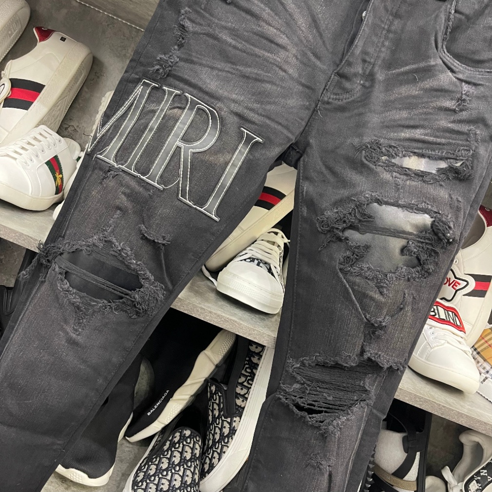 Quần jean skinny Amiri nam likeauth wash đen mài thêu chữ đùi phối rách xù vá da đen mix túi sau da JSC12P