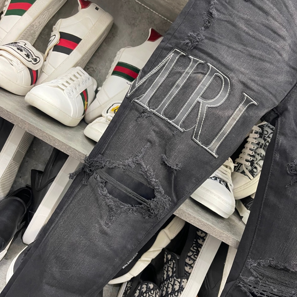 Quần jean skinny Amiri nam likeauth wash đen mài thêu chữ đùi phối rách xù vá da đen mix túi sau da JSC12P