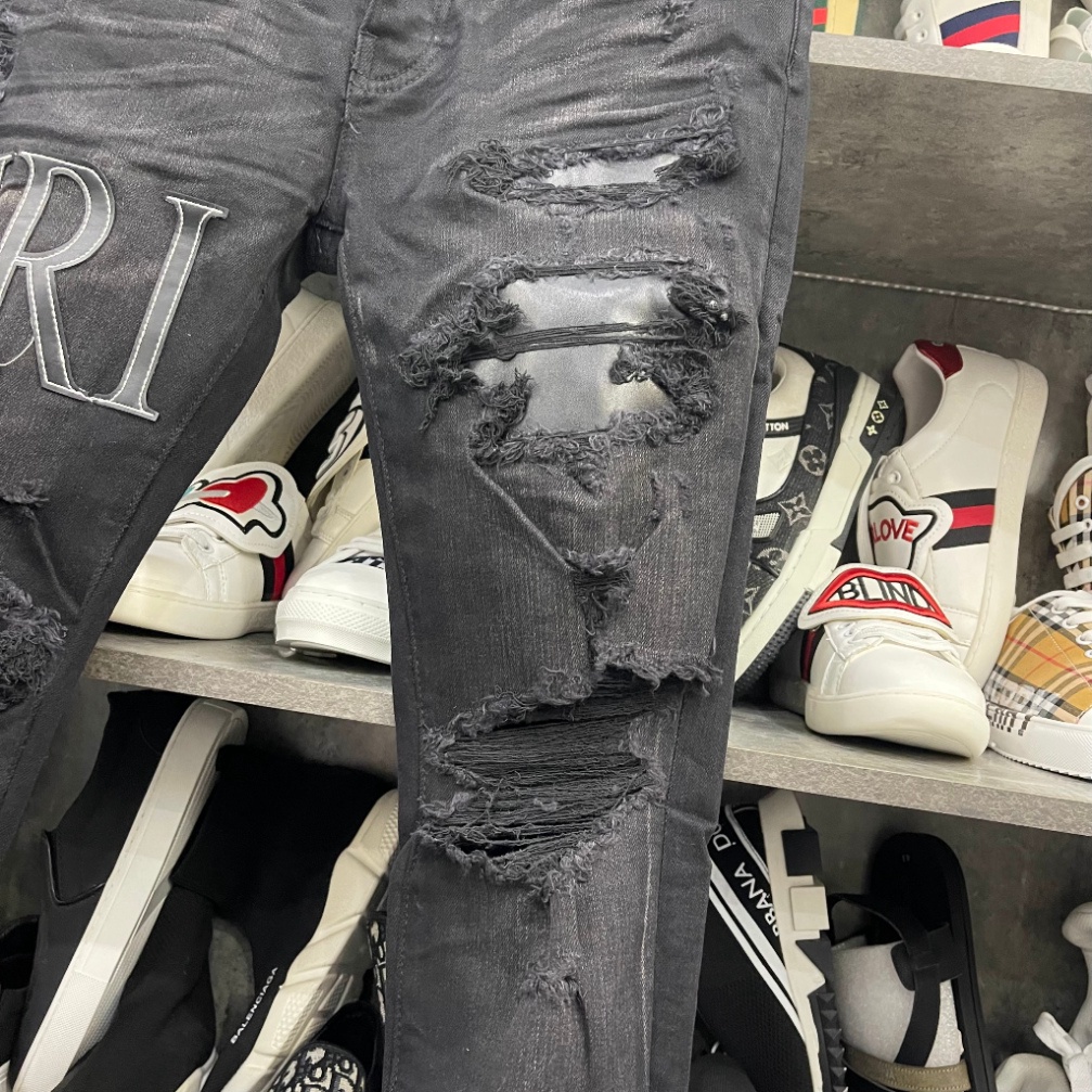 Quần jean skinny Amiri nam likeauth wash đen mài thêu chữ đùi phối rách xù vá da đen mix túi sau da JSC12P