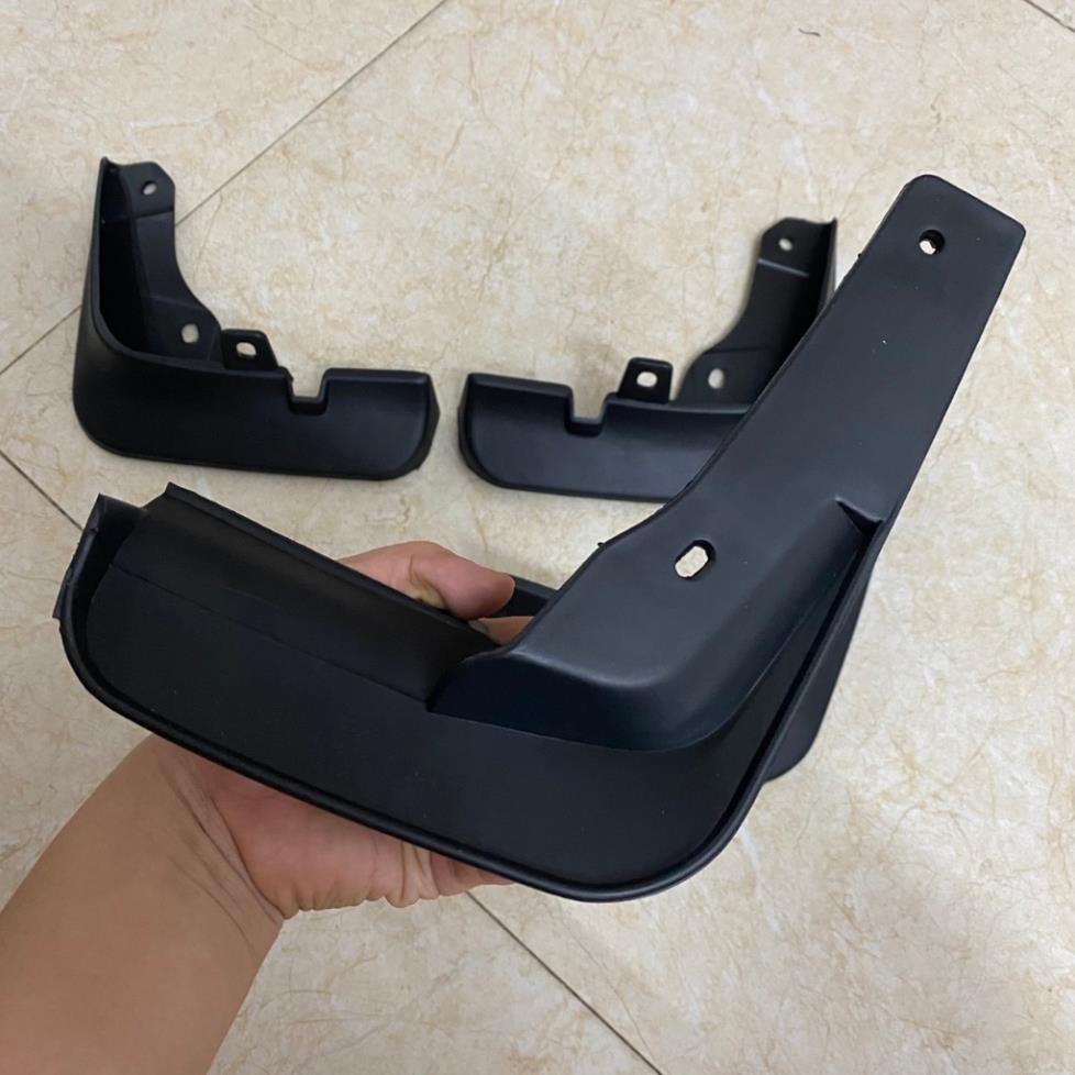 Bộ 4 chắn bùn xe Mazda 3 2014 đến 2019, kèm ốc vít, chất liệu nhựa dẻo, hạn chế bùn đất bắn lên thân xe