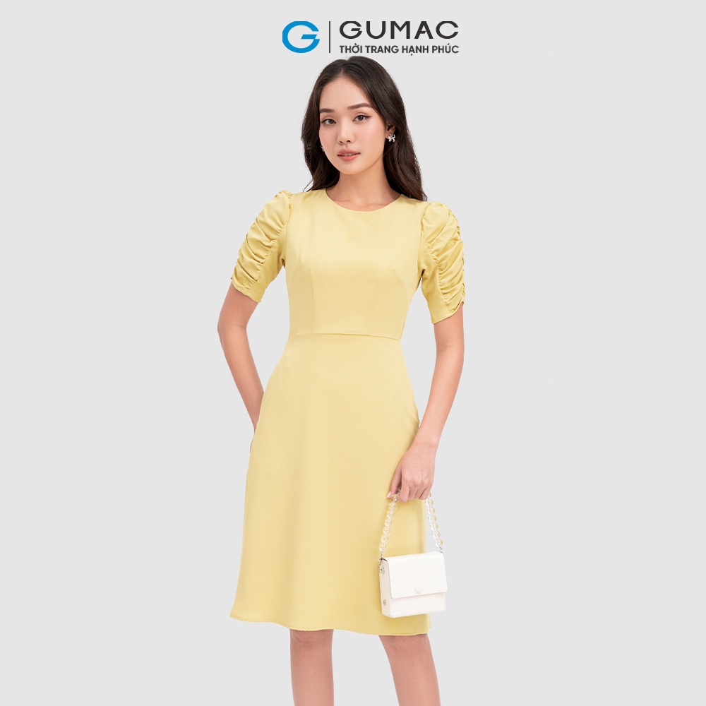 Đầm nữ thời trang GUMAC màu vàng dáng chữ A phối tay nhún DC07050
