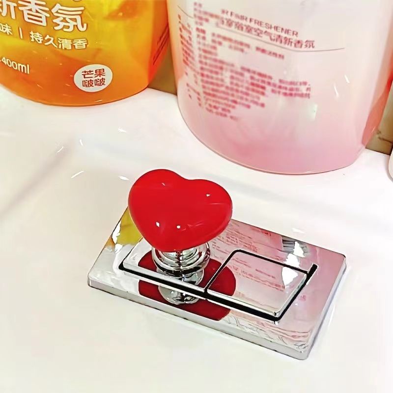 Nút Nhấn Xả toilet Hình Trái Tim Nhiều Màu Sắc Sáng Tạo
