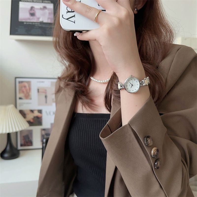 Đồng Hồ Đeo Tay Họa Tiết Ngôi Sao Dễ Thương Xinh Xắn Dành Cho Nữ