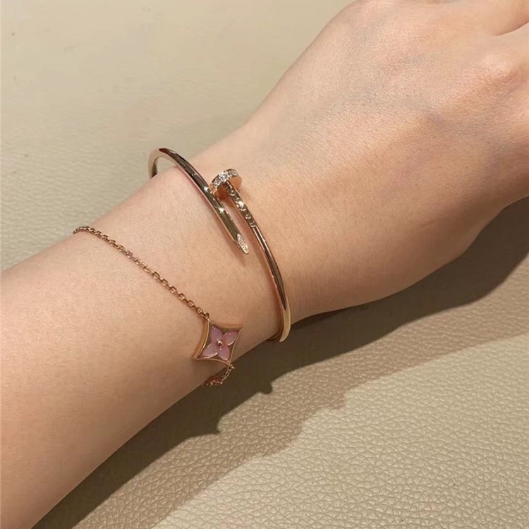 Vòng Đeo Tay Bằng Thép Titan Đính Kim Cương Vàng Hồng Phong Cách Nhật Bản Độc Đáo Không Phai Màu