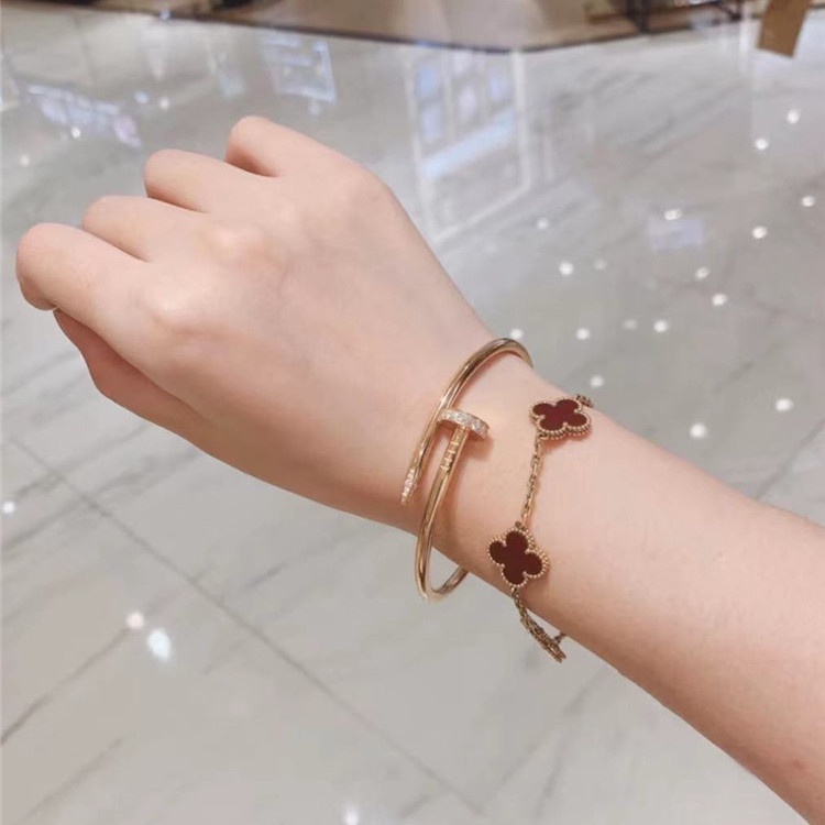 Vòng Đeo Tay Bằng Thép Titan Đính Kim Cương Vàng Hồng Phong Cách Nhật Bản Độc Đáo Không Phai Màu