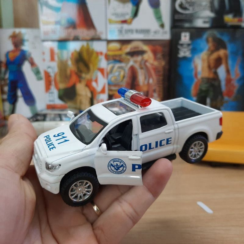 ĐỒ CHƠI OTO CẢNH SÁT KIM LOẠI TỈ LỆ 1:32