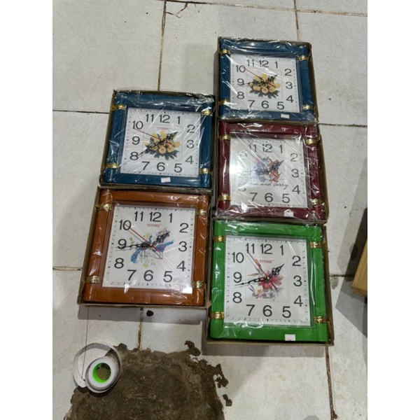 Đồng hồ treo tường