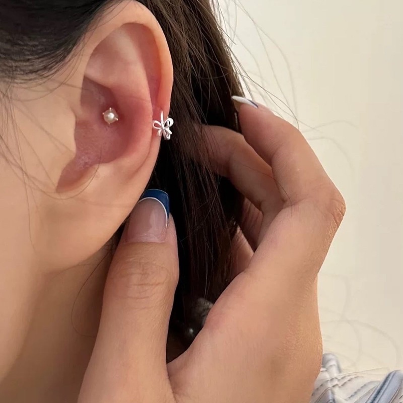 𝐯𝐞𝐥𝐯𝐞𝐭𝐩𝐢𝐧𝐤.𝐚𝐜𝐜🇰🇷 | Khuyên tai tròn hình chiếc nơ xinh xắn