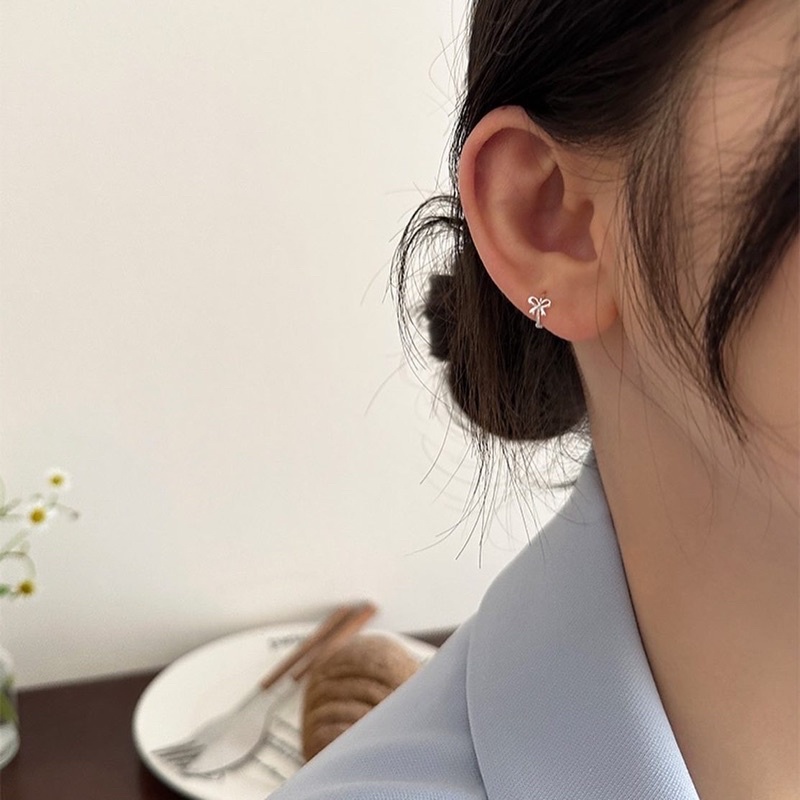 𝐯𝐞𝐥𝐯𝐞𝐭𝐩𝐢𝐧𝐤.𝐚𝐜𝐜🇰🇷 | Khuyên tai tròn hình chiếc nơ xinh xắn