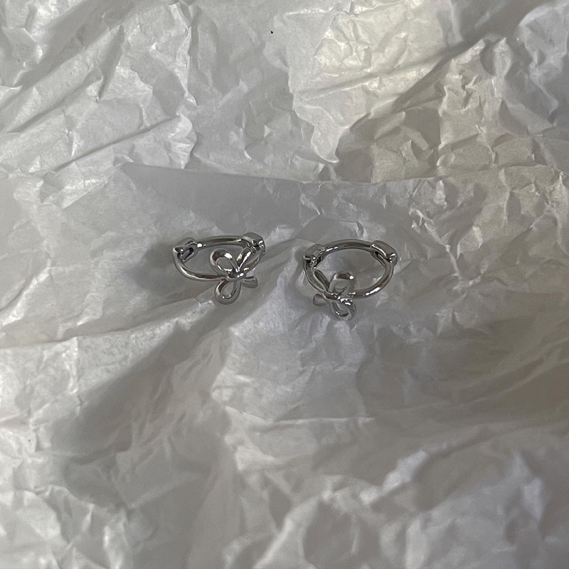 𝐯𝐞𝐥𝐯𝐞𝐭𝐩𝐢𝐧𝐤.𝐚𝐜𝐜🇰🇷 | Khuyên tai tròn hình chiếc nơ xinh xắn